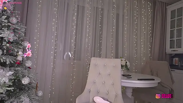 Snapshot of _Moon__Shine_ chatting on January 2026 12:37:01 AM Moon Shine online show from January 2026 12:37:01 AM