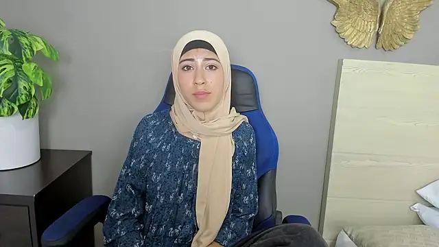 chaymae nah  online show from December 2024 08:59:01 AM