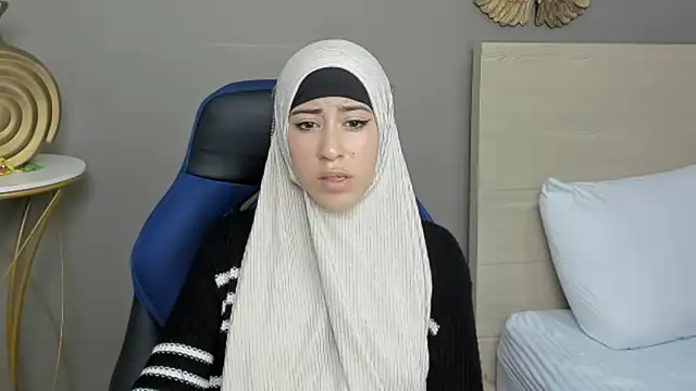 chaymae nah  online show from December 2024 05:02:01 AM