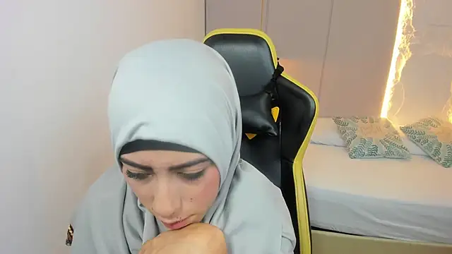 chaymae nah  online show from January 2025 03:45:01 PM