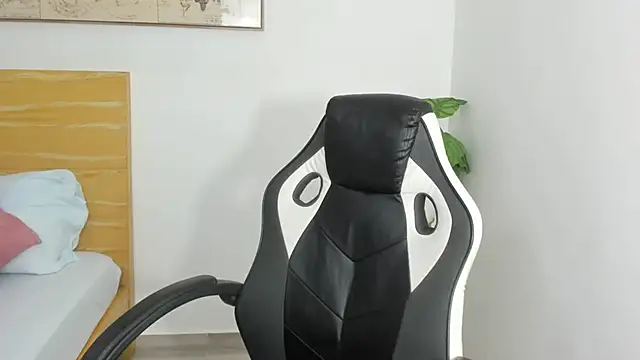 chaymae nah  online show from February 2025 12:16:01 PM