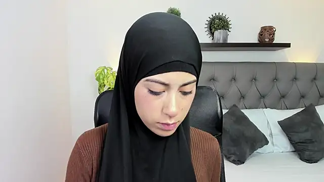 chaymae nah  online show from March 2025 12:36:02 PM