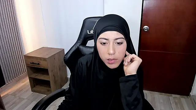 chaymae nah  online show from March 2025 07:31:01 PM