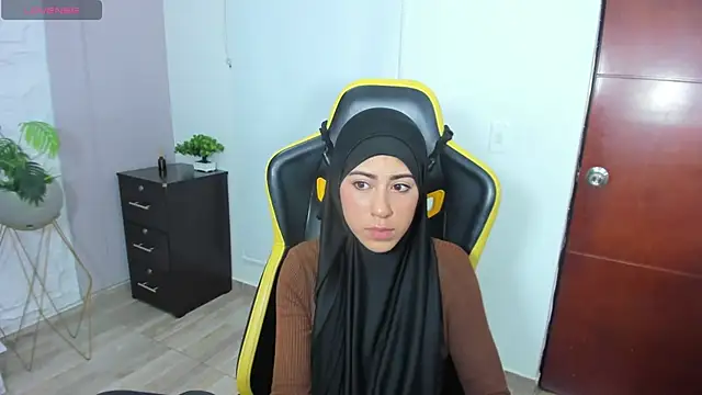 chaymae nah  online show from March 2025 07:27:02 PM