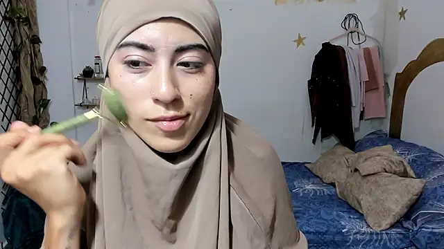 chaymae nah  online show from September 2025 10:46:01 PM