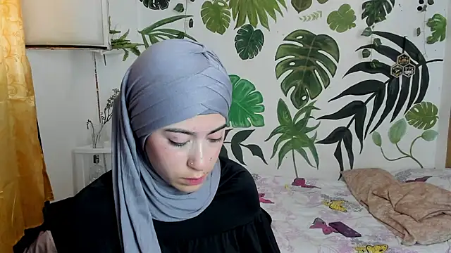 chaymae nah  online show from October 2025 06:41:02 PM