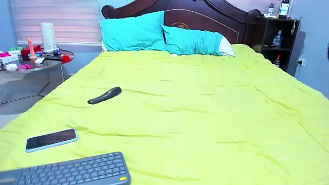 bella-black online show from February 2025 12:04:02 PM