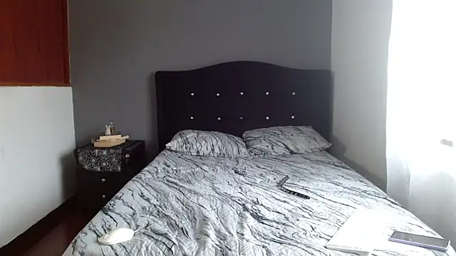 Emilia 1995 online show from September 2025 02:06:02 PM