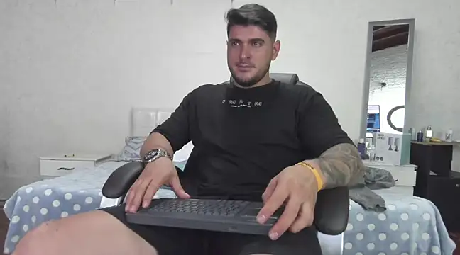 Snapshot of Teilor_Creed chatting on February 2025 11:21:02 PM Teilor Creed online show from February 2025 11:21:02 PM