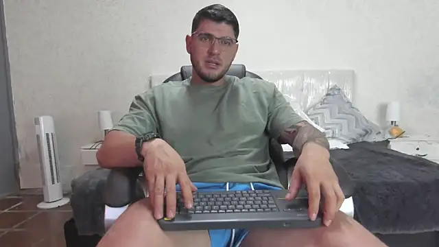 Snapshot of Teilor_Creed chatting on March 2025 10:54:01 PM Teilor Creed online show from March 2025 10:54:01 PM