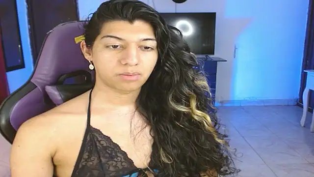 Snapshot of engielphoenis14 chatting on February 2026 12:04:02 AM engielphoenis14 online show from February 2026 12:04:02 AM