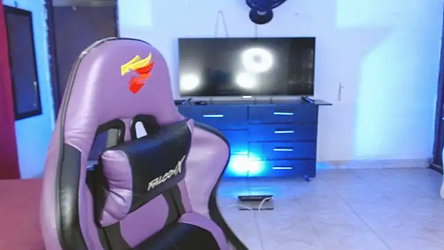 Snapshot of engielphoenis14 chatting on March 2026 11:45:01 PM engielphoenis14 online show from March 2026 11:45:01 PM