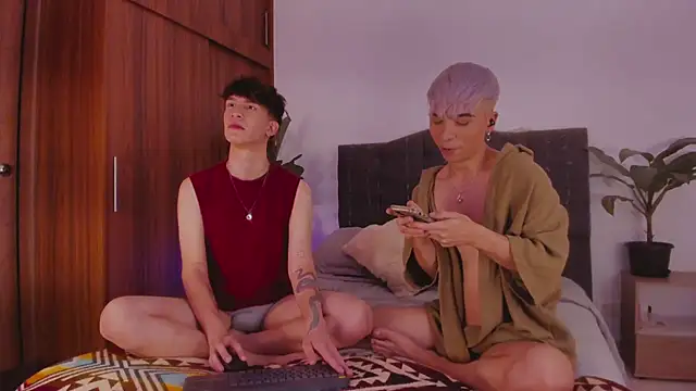 2gays 1Str8 online show from December 2024 08:09:01 PM