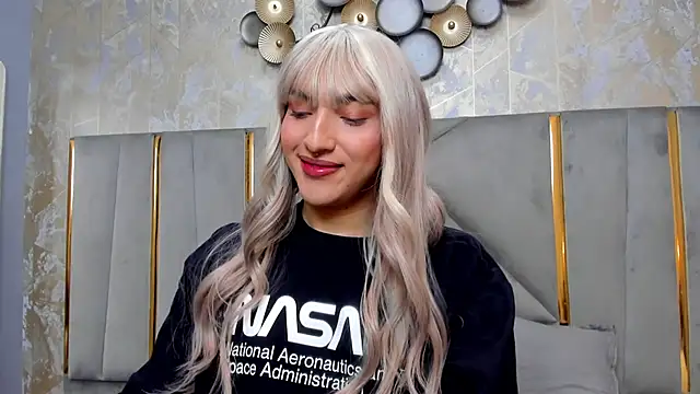 TomLondon  online show from January 2025 12:02:02 PM