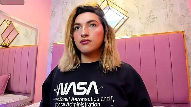 TomLondon  online show from December 2025 01:50:02 PM