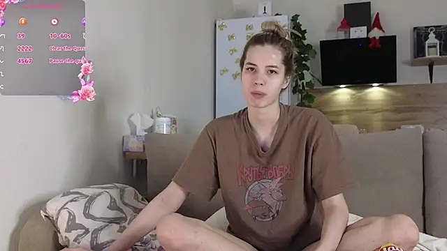 Snapshot of Girl_alone_home chatting on January 2025 03:41:01 AM Girl alone home online show from January 2025 03:41:01 AM