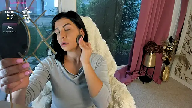 patriciakeys online show from October 2025 05:06:01 AM