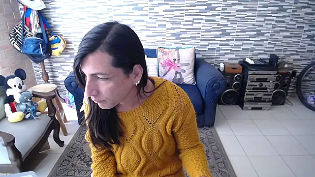 VioletaGomezCo online show from April 2026 03:00:01 PM