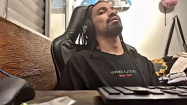 Snapshot of hotcamboy420 chatting on February 2025 05:15:02 AM hotcamboy420 online show from February 2025 05:15:02 AM