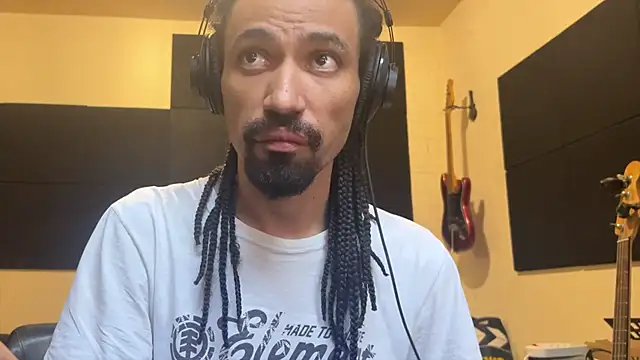 hotcamboy420 online show from November 2025 08:52:01 PM