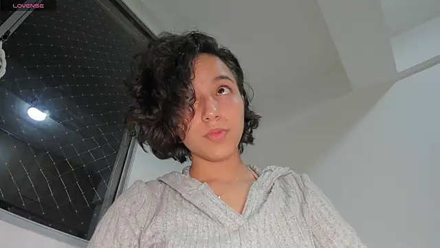 laura-hills18 online show from October 2025 12:16:02 AM