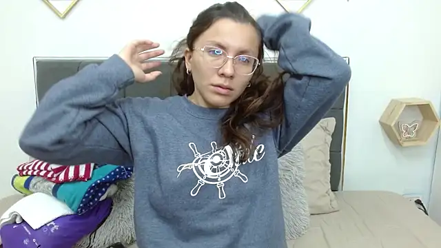 karlamorris  online show from February 2025 01:33:01 PM