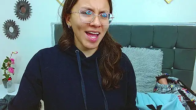 karlamorris  online show from February 2025 01:39:02 PM