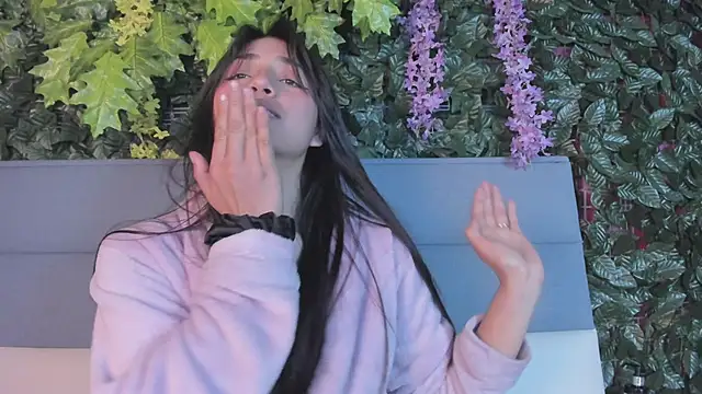 Snapshot of Sophy_SmileSweet chatting on December 2024 06:06:02 PM Sophy SmileSweet online show from December 2024 06:06:02 PM