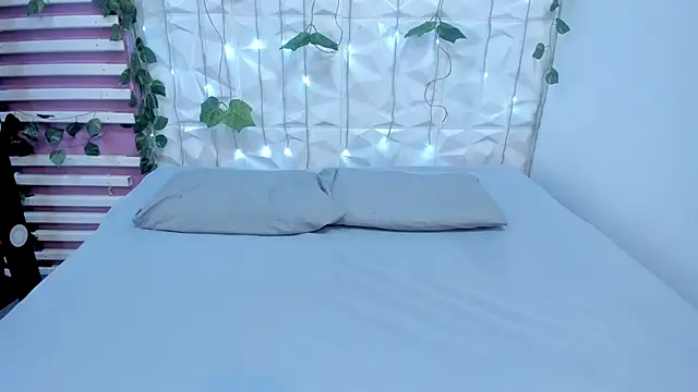 Snapshot of Sophy_SmileSweet chatting on December 2024 12:01:02 PM Sophy SmileSweet online show from December 2024 12:01:02 PM