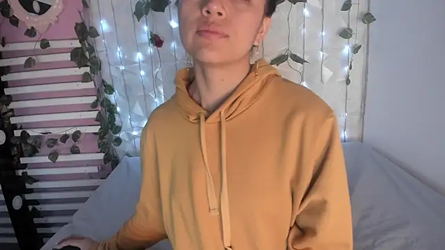 Snapshot of Sophy_SmileSweet chatting on January 2025 11:43:02 AM Sophy SmileSweet online show from January 2025 11:43:02 AM