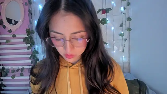 Snapshot of Sophy_SmileSweet chatting on January 2025 05:47:02 PM Sophy SmileSweet online show from January 2025 05:47:02 PM