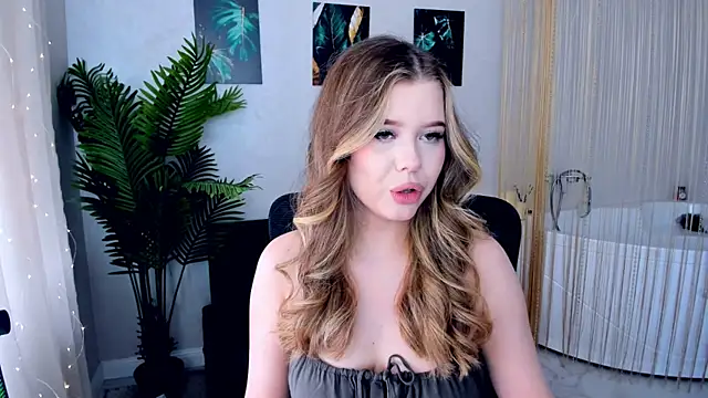 FollowLovee online show from February 2025 11:38:02 AM