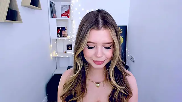 FollowLovee online show from March 2025 05:50:01 PM