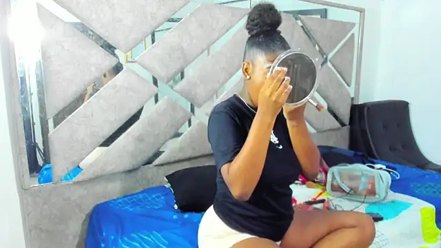 EvaxEmma online show from March 2026 01:03:01 PM