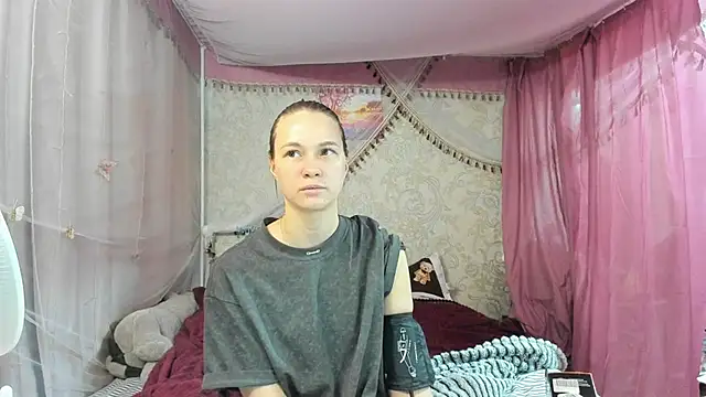 leila bambi  online show from April 2026 01:56:02 PM