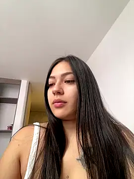 Latina vanessa online show from October 2025 04:50:01 PM