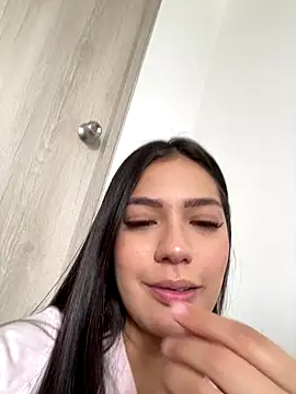 Latina vanessa online show from November 2025 04:34:02 PM