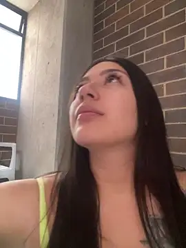 Latina vanessa online show from April 2026 06:20:01 PM