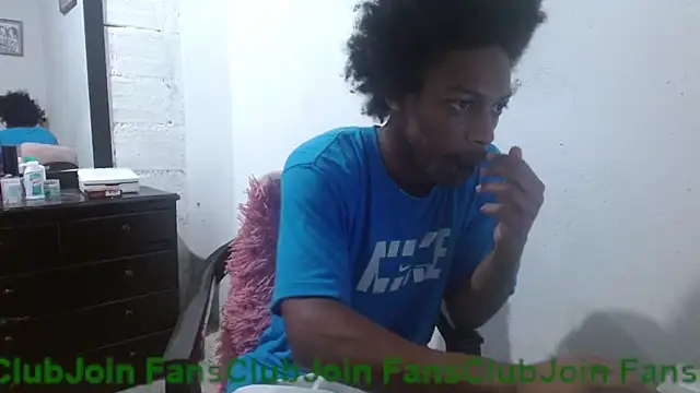 Snapshot of Larry-n-clouds chatting on May 2026 11:17:01 AM Larry-n-clouds online show from May 2026 11:17:01 AM