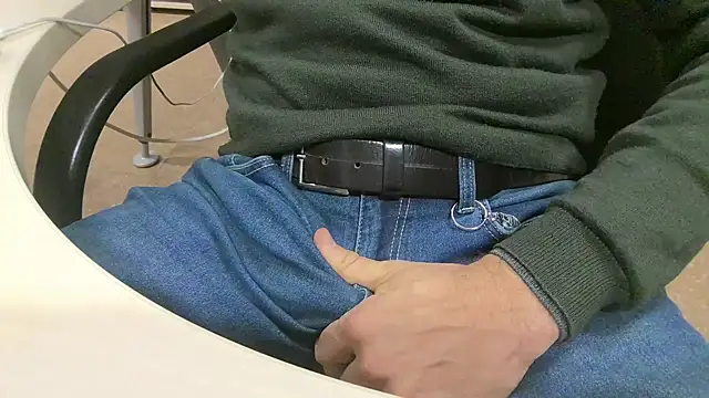 alessandroman2114 online show from January 2026 05:18:02 PM