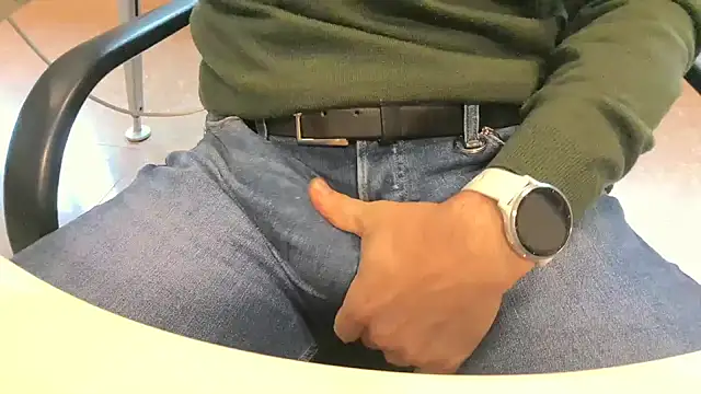 alessandroman2114 online show from February 2026 11:09:02 AM