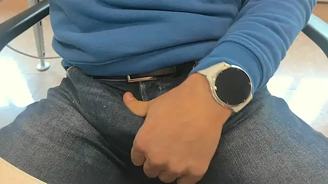 alessandroman2114 online show from February 2026 11:19:02 AM