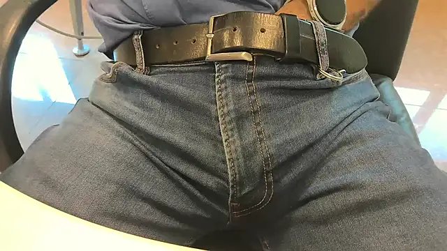 alessandroman2114 online show from April 2026 04:34:01 PM