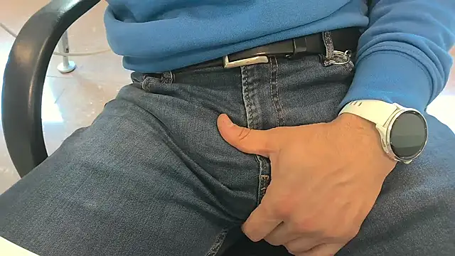 alessandroman2114 online show from April 2026 10:39:01 AM