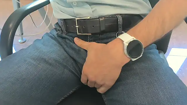 alessandroman2114 online show from April 2026 10:28:02 AM