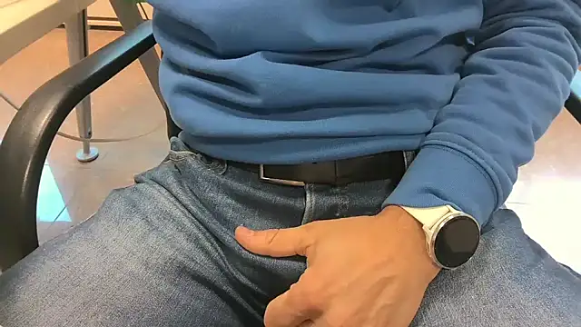 alessandroman2114 online show from May 2026 04:36:01 PM