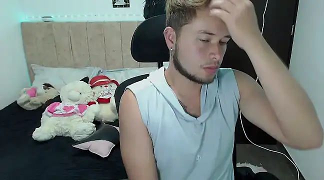 Snapshot of JOHANLEON1 chatting on January 2025 12:38:02 AM JOHANLEON1 online show from January 2025 12:38:02 AM