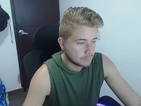 Snapshot of JOHANLEON1 chatting on October 2025 03:44:02 PM JOHANLEON1 online show from October 2025 03:44:02 PM