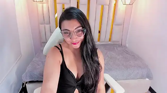 Karla hernandez  online show from March 2025 05:17:02 PM