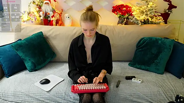 Snapshot of Alexandra_Demore chatting on December 2024 09:42:02 PM Alexandra Demore online show from December 2024 09:42:02 PM